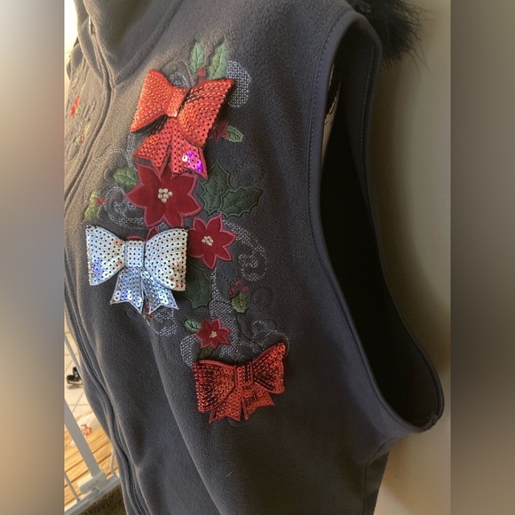 Christmas holiday vest Holiday editions size 3X woman’s black red feathe… - Picture 5 of 7